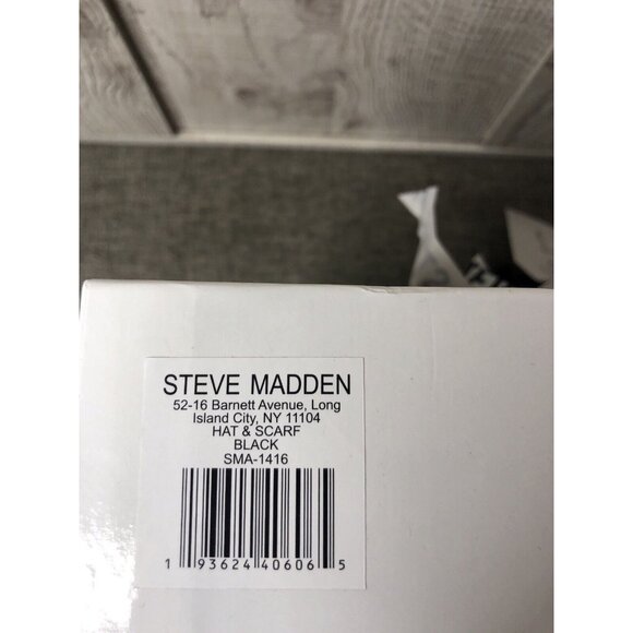 Steve Madden Hat And Scarf Set Black Hat Light Gray Plaid Scarf Gift Boxed - Picture 3 of 3